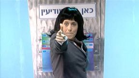 עלמה זק כפקידת קבלה בנציב המים. 25.12.2002