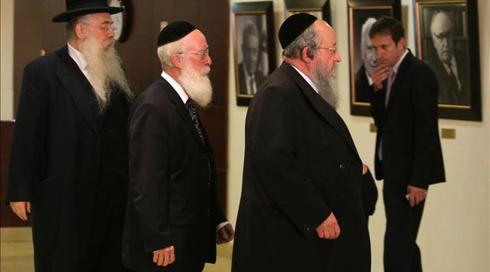 גורמים בליכוד לחרדים: הסתפקו בפסקת התגברות מצומצמת
