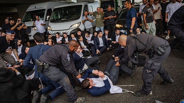 הפגנה של חרדים מהפלג הירושלמי במחלף גן יבנה, 18.10.26