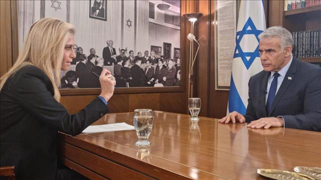 לפיד בריאיון למיכל רבינוביץ'