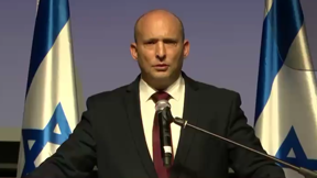 ראש הממשלה לשעבר נפתלי בנט בהצהרה לתקשורת, דצמבר 2025