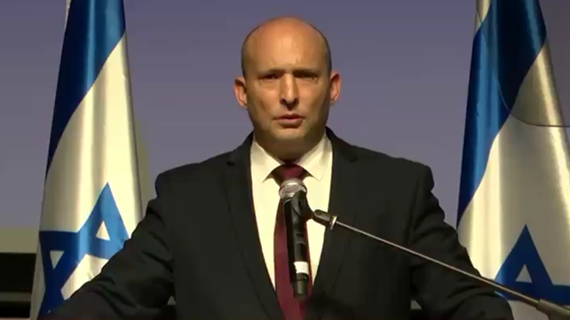 ראש הממשלה לשעבר נפתלי בנט בהצהרה לתקשורת, דצמבר 2025
