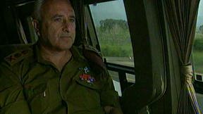 הרמטכ"ל ליפקין שחק בדרך לכנס משפחות חללי אסון המסוקים. 10.5.1997