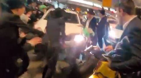 דריסת המפגינים בגשר המיתרים: נהג הרכב שביצע זאת - נעצר, שניים נפצעו