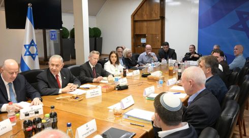 בלי ראשי מערכת הביטחון: כך עברה ההחלטה על העברת הדלק