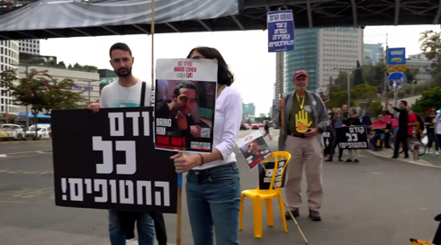 הגוף בישראל, הלב בעזה - והעיניים על קטר: החששות של משפחות החטופים