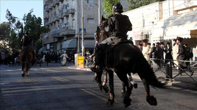 פרש משטרתי, ארכיון