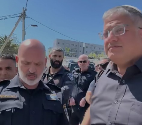 השר לביטחון לאומי איתמר בן גביר עם מפקד מחוז תל אביב ניצב חיים סרגרוף