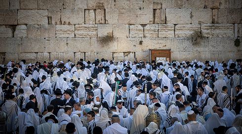 בהשתתפות שורדי שבי: ברכת הכהנים התקיימה בכותל המערבי