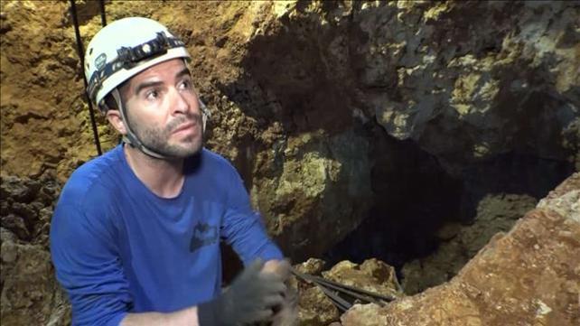 מתחת לאדמה / איתמר מאירי