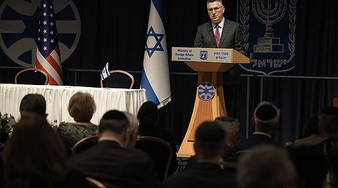 גדעון סער בטקס חתימת ההסכם להקצאת השטח למבנה שגרירות ארה"ב