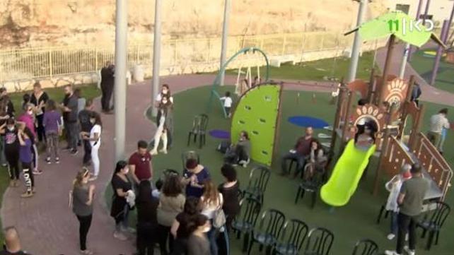 אנדרטה, גן ילדים, גן משחקים, נעלה, דיאנה דדבייב
