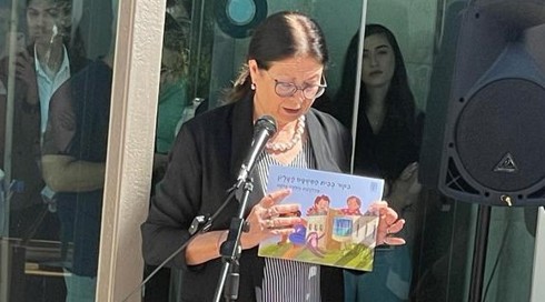 לא רק פסקי דין: נשיאת העליון חיות כתבה ספר ילדים