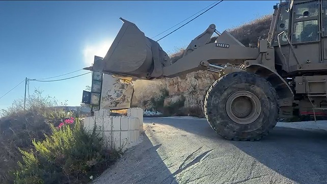 טרקטור צה"לי במבצע הריסת אנדרטאות טרור, 7.10.26