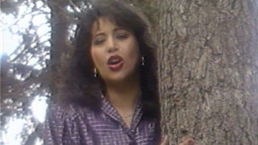 עפרה חזה. 1985