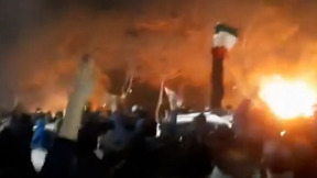 איראן מאיימת להגיב בעוצמה - והאזרחים חושפים את הזוועות מבפנים
