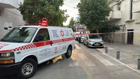 אמבולנס ליד מקום האירוע ברח' חזיקהו המלך