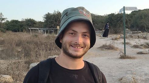 "זה לזה": יוני רכטר ואביתר בנאי שרים לזכר רס"ל שי פיזם