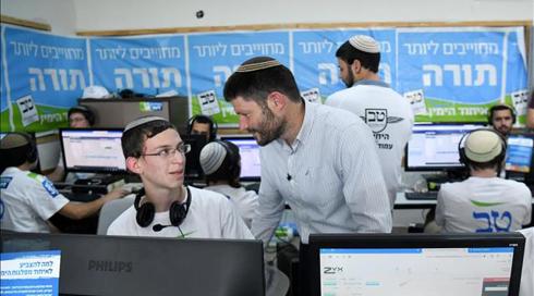 "המטרה - לסחוט כל קול": ראשי המפלגות במאמץ אחרון