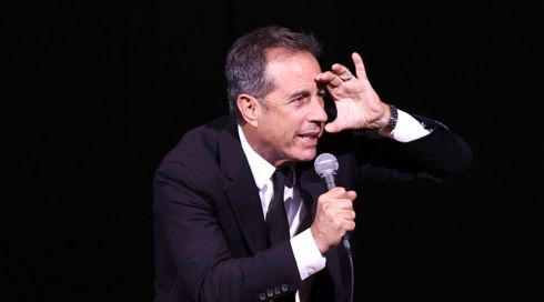 מפגינים פרו-פלסטינים הפריעו לסיינפלד - שלא נשאר חייב