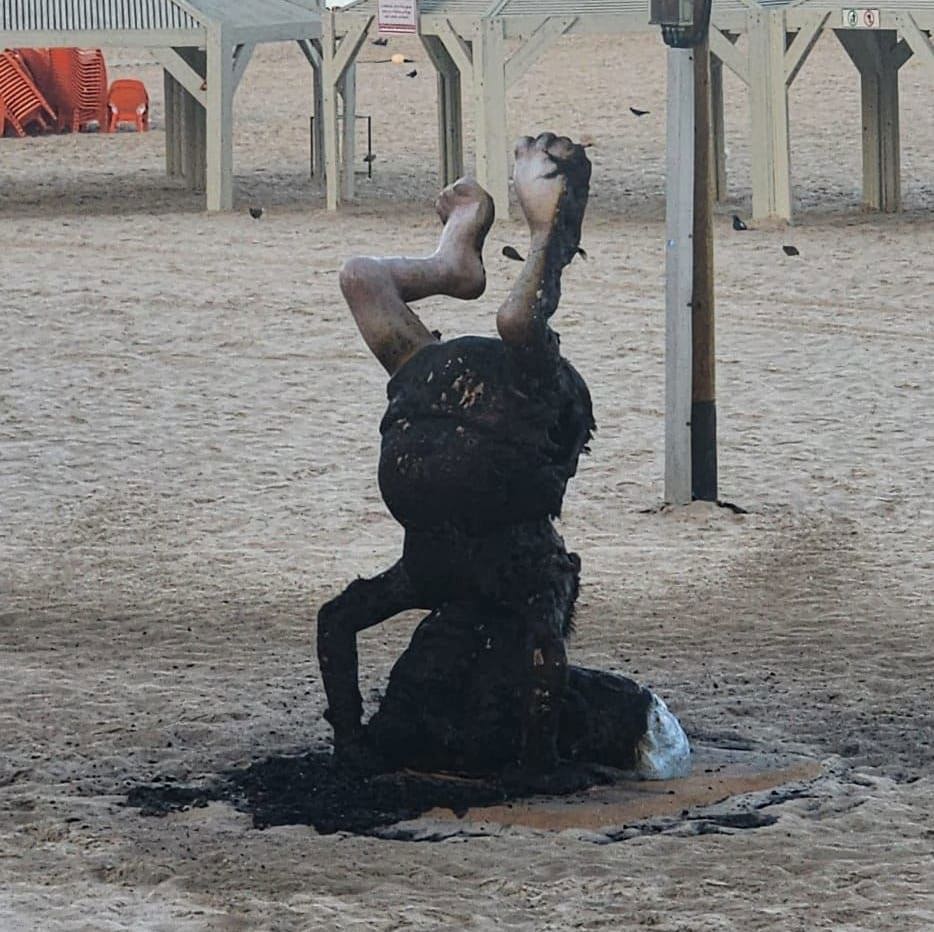 פסל של בן גוריון הוצת