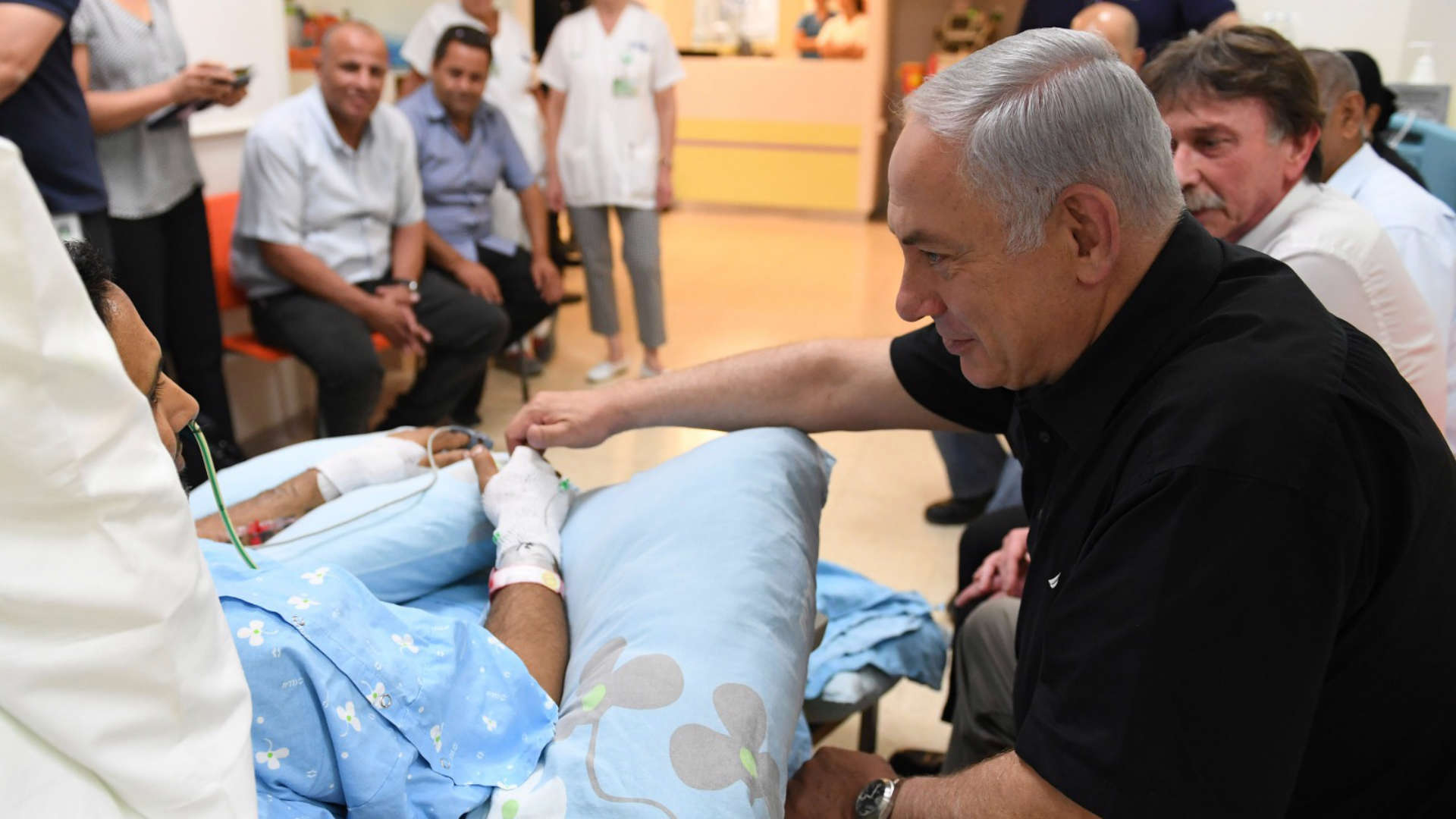 נתניהו מבקר את ניב נחמיה בבית החולים קפלן, היום
