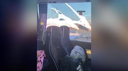בהלה בדרך לטיול השנתי: אוטובוס של בנות אולפנה נרגם באבנים