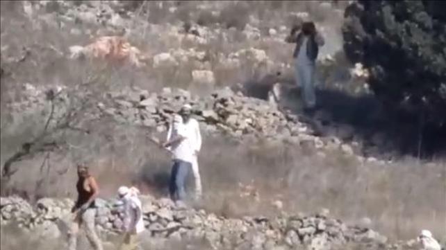 ישראלים מיידים אבנים אל ערבים בכפר בורין, מתנחלים, שומרון