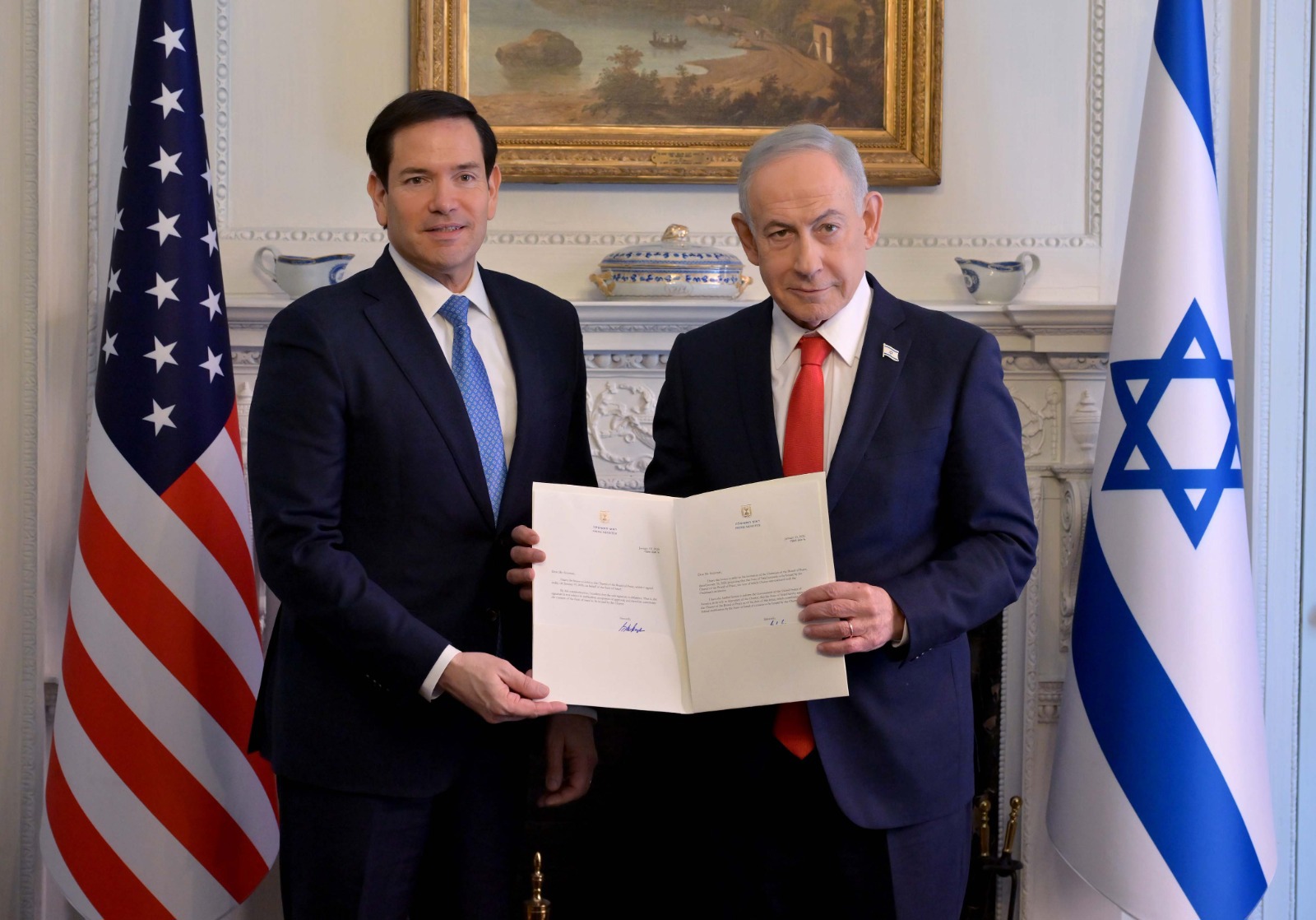 ראש הממשלה בנימין נתניהו ושר החוץ האמריקני מרקו רוביו בחתימה על הצטרפות נתניהו למועצת השלום
