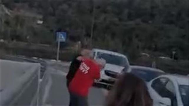 רמי בן יהודה תוקף מפגינים בעין חמד