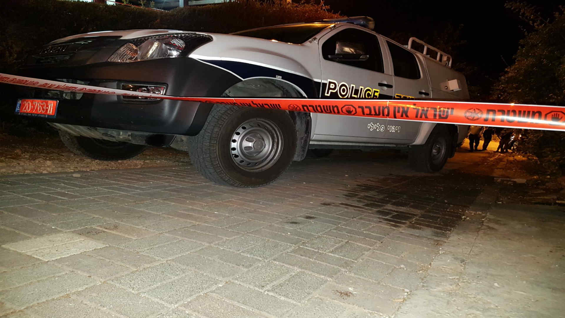 ניידת משטרה בזירת הפיגוע בהתנחלות חלמיש, הערב