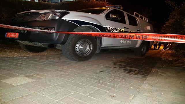 ניידת משטרה בזירת הפיגוע בהתנחלות חלמיש, הערב
