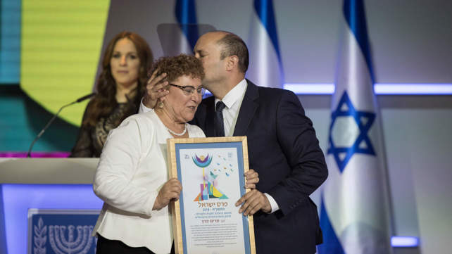נפתלי בנט ומרים פרץ בטקס פרס ישראל