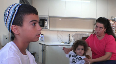 "חצי מהלב שלי עוד שם": המשפחה שביתה נחרב מטיל איראני מתקשה להתחיל מחדש