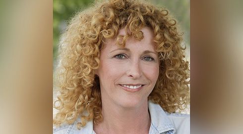השחקנית קרוליין לנגפורד הלכה לעולמה בגיל 68