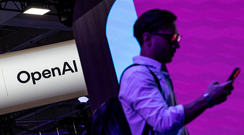 דוכן OpenAI בכנס טכנולוגיה בסן פרנסיסקו