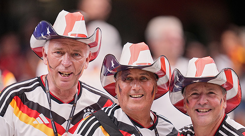 אוהדי נבחרת גרמניה מוכנים