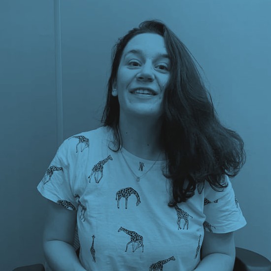לי ממן: "לפענח את המרחק בין המילים לחיים עצמם"