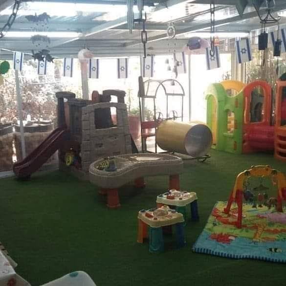 הגן של אורלי, מודיעין