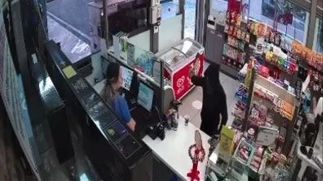 נער שודד חנות נוחות באשקלו עם גרזן