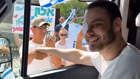"הרגשתי את האהבה שלכם מתחת לאדמה": כשהוא חבוש בעינו - אלון אהל שב הביתה