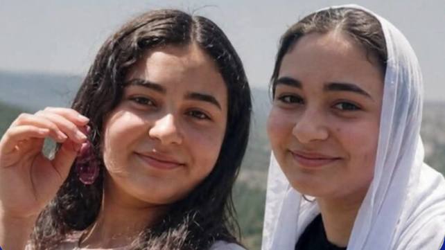 הנערות שטבעו בנהר הירדן: אימאן ח'יר (משמאל) וחלא עזאם