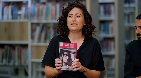 המלצה שישית שיר ראובן ממליצה על הספר החברה הגאונה של אלנה פרנטה.00 00 03 04
