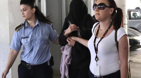 פרשת המין בקפריסין: עורך דינה של הצעירה הבריטית התפטר (1)