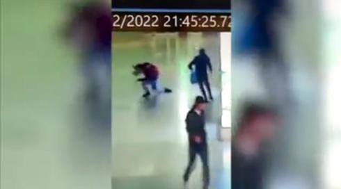 תיעוד: צעירה ישראלית נדקרה בזמן ניסיון שוד ברומא