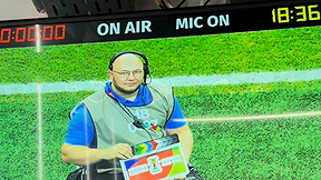 האיש שאחראי לסנכרן את השידור החי עם העולם