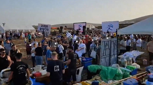 תושבי הצפון פתחו במחאה במהלך עוד יום של שיגורים לאזור