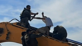 מאחז לא חוקי בשומרון פונה - מתנחלים התפרעו בכביש 60: "נמשיך לבנות"