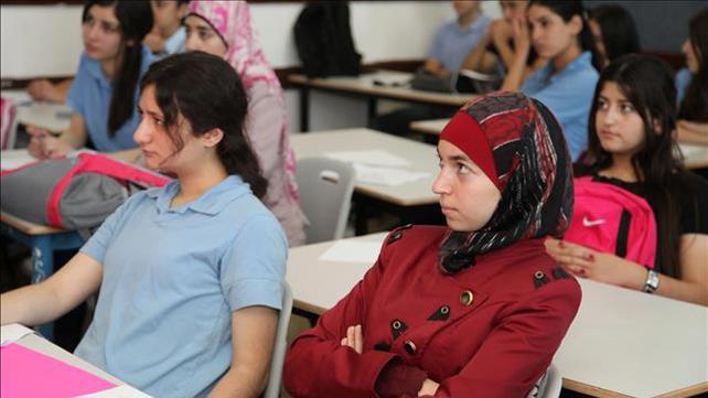 תלמידות באבו גוש ביום הראשון ללימודים, אוגוסט 2013