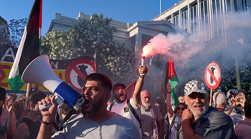 משרד החוץ באזהרה לישראלים ביוון: התרחקו מהפגנות והצניעו סממנים יהודיים